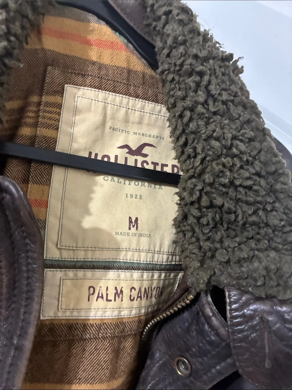 Hollister men bomber